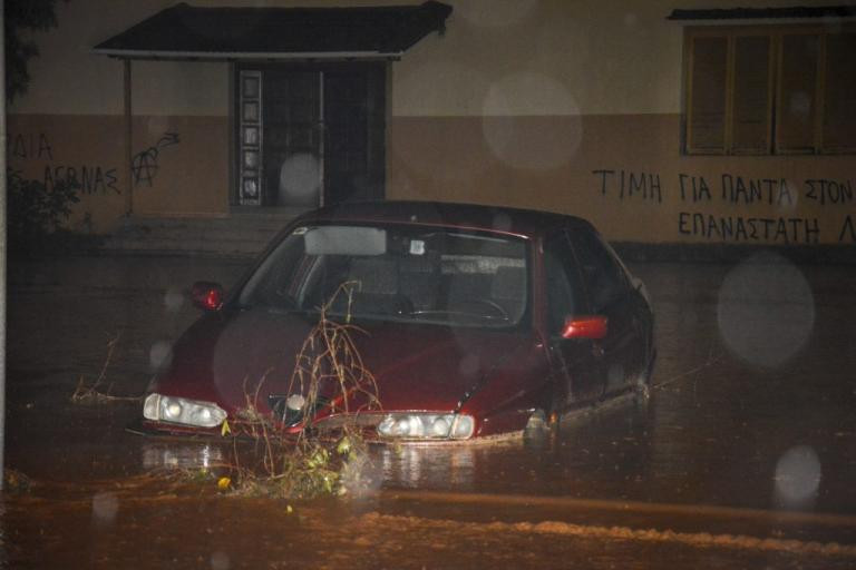 Σαρώνει ότι βρει μπροστά της η έντονη κακοκαιρία – «Φουσκώνουν» επικίνδυνα μεγάλοι ποταμοί (εικόνες, βίντεο)